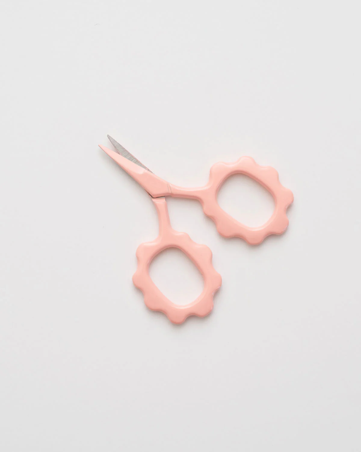 Pink Scallop Handle Embroidery Scissors - Image 3